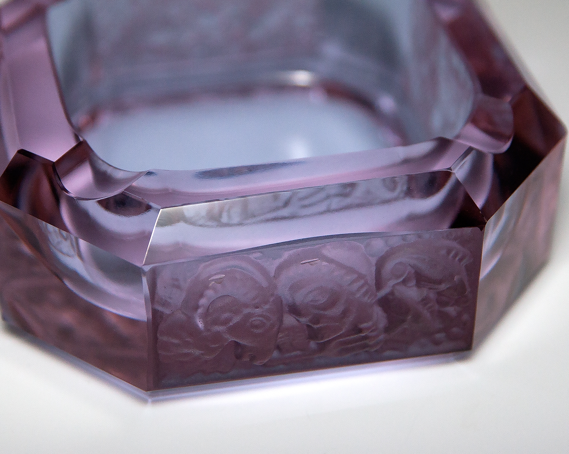 Bohemian Art Deco Alexandrite Carved Crystal Ashtray Big Ashtray
