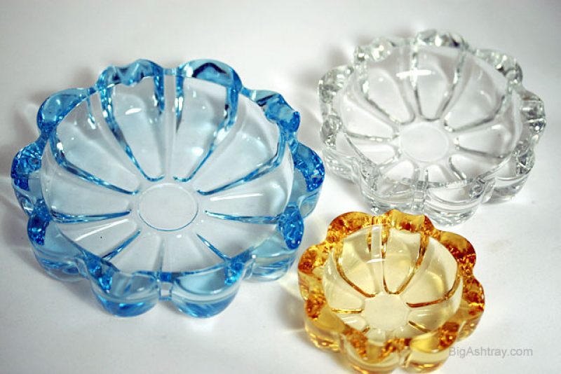 Set of 3 Vintage Fostoria Nesting Glass Ashtrays Big Ashtray