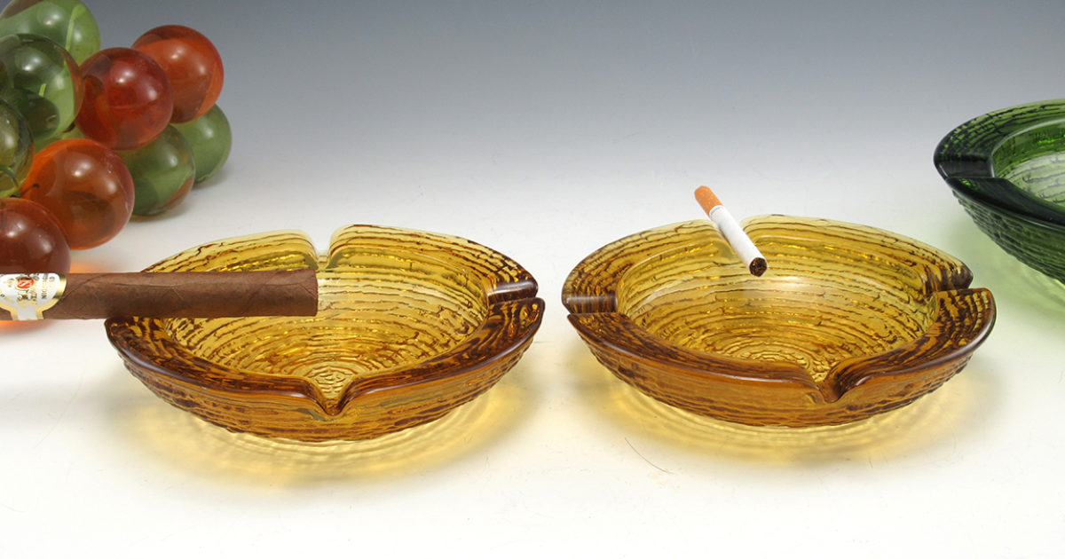 Set of Two Side Table Ashtrays in the Retro Soreno Pattern Big Ashtray